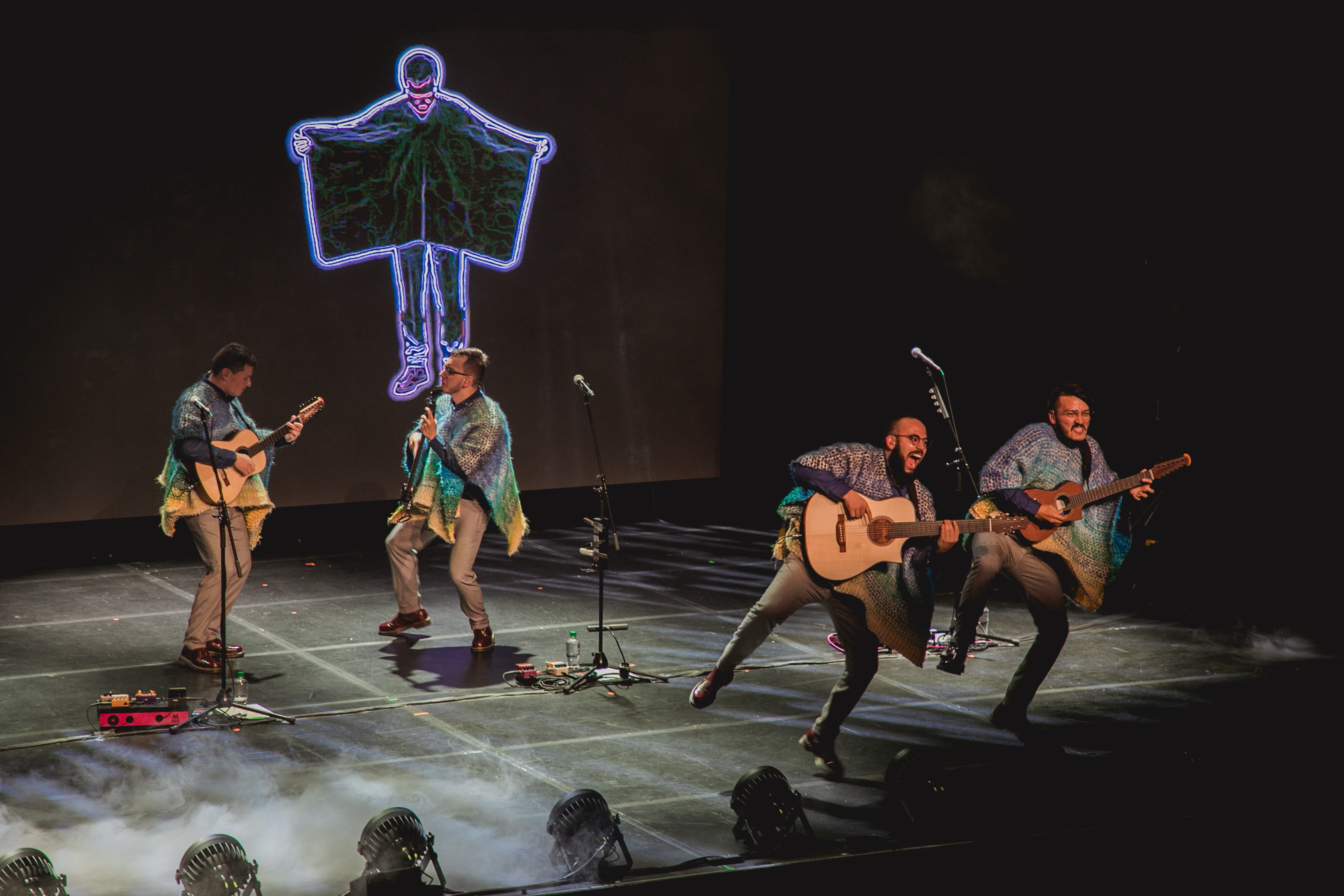 Los Rolling Ruanas en el lanzamiento de 'Sangre caliente' en el Teatro Colón de Bogotá. Foto: María Alejandra Villamizar - Canal Trece