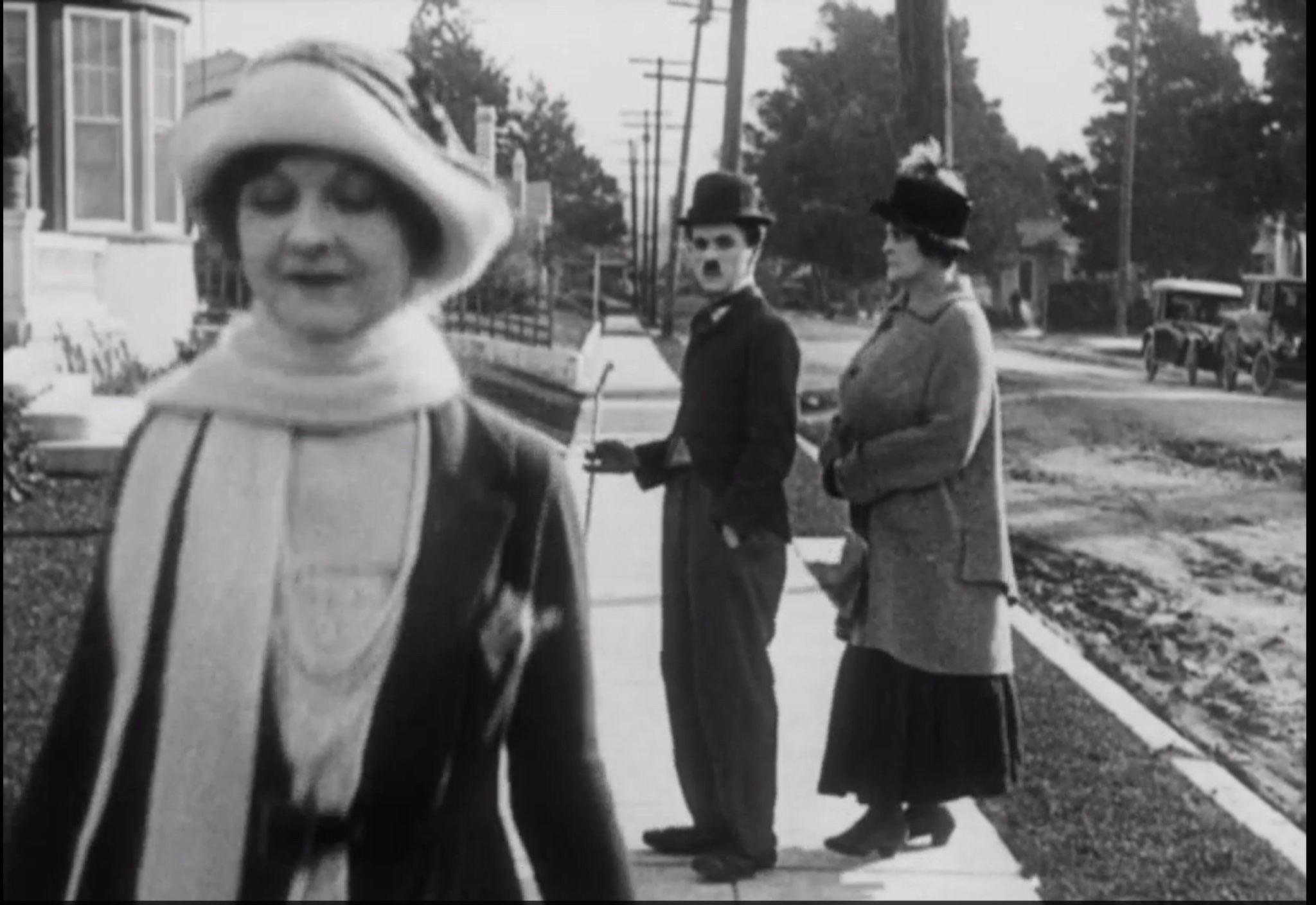 Charles Chaplin y el meme del novio distraído