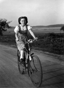 Escritores y bicicleta - Simone de Beauvoir