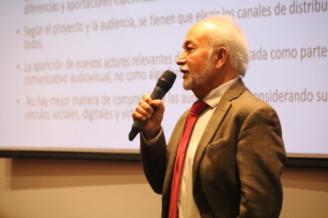 Guillermo Orozco presenta la Agenda Digital para la modernización de la TV pública en Colombia.