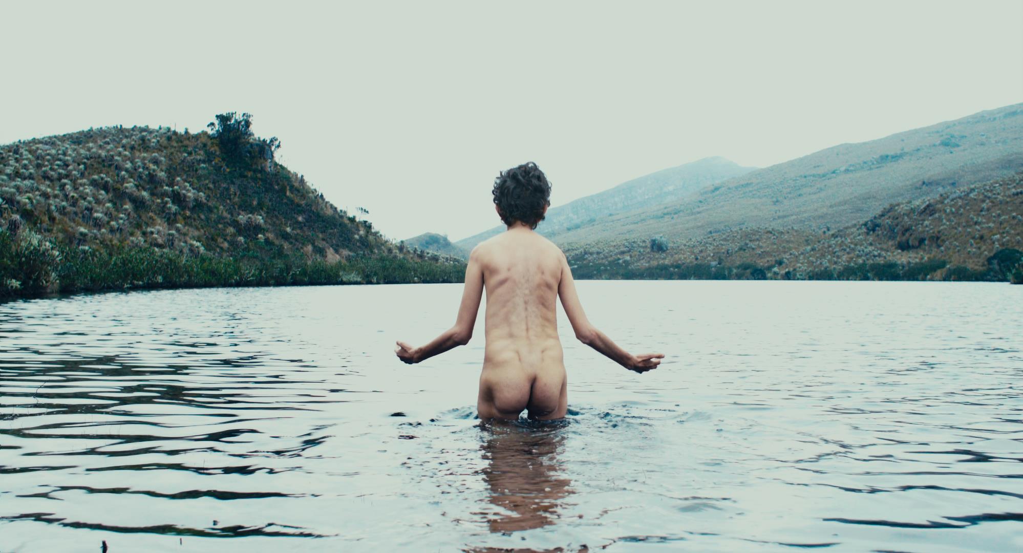 “El cine es esclavo del dinero y del argumento”: Augusto Sandino, director de ‘Entre la niebla’