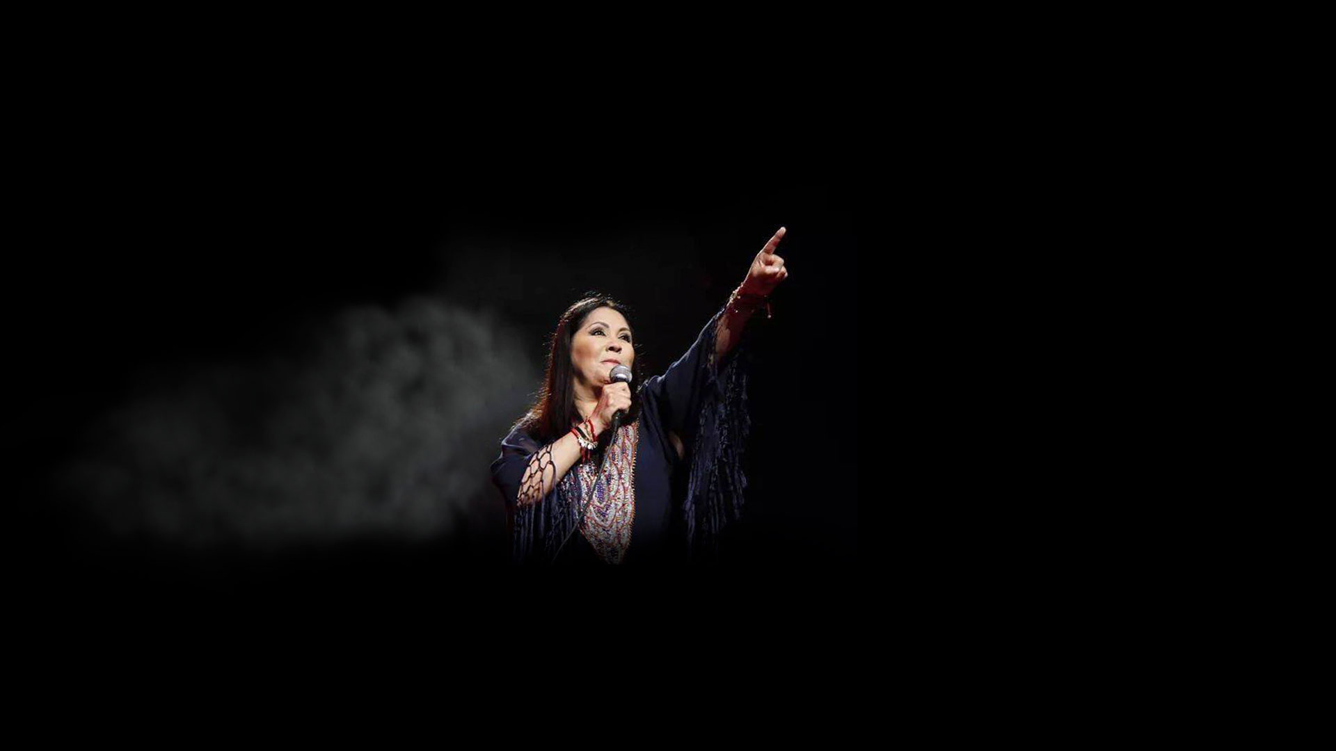 Ana Gabriel y su concierto en Bogotá 40 años cantándole al amor y el