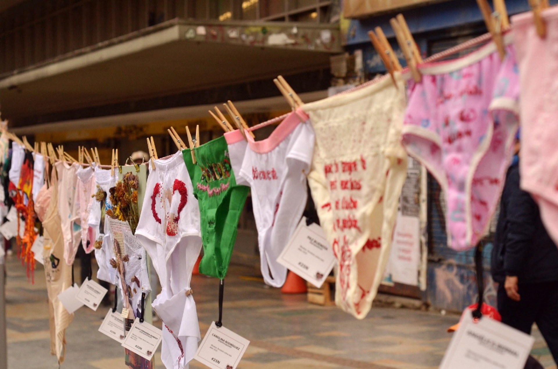 Feminismo En Calzones La Jugada De ‘el Manifiesto Del Brasier Y Solo Cuco