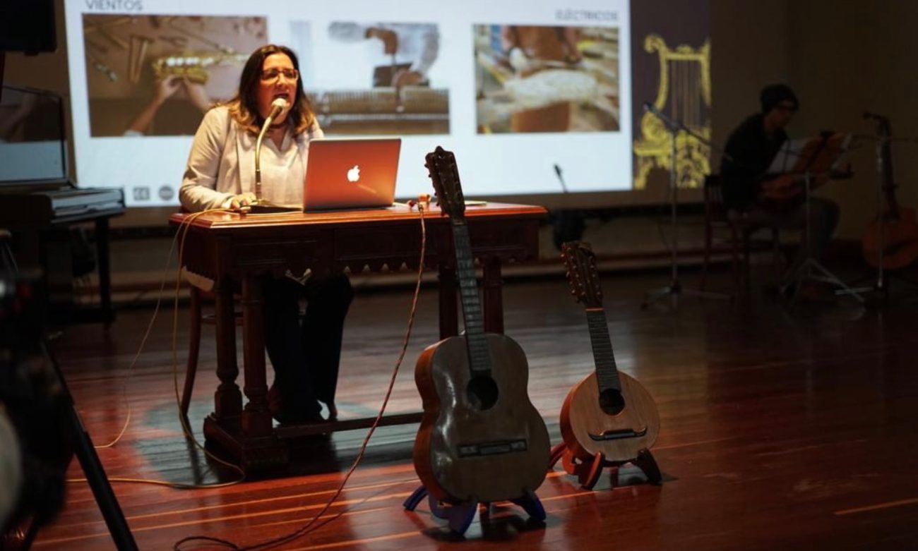 El arte de la lutería es protagonista en la revista ‘Contratiempo’