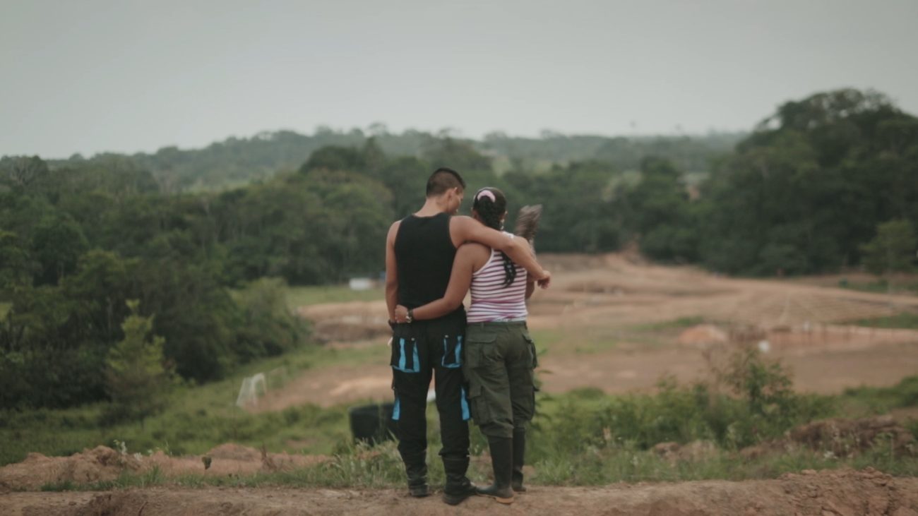 Llega a salas ‘Amor rebelde’, la historia de dos excombatientes enamorados