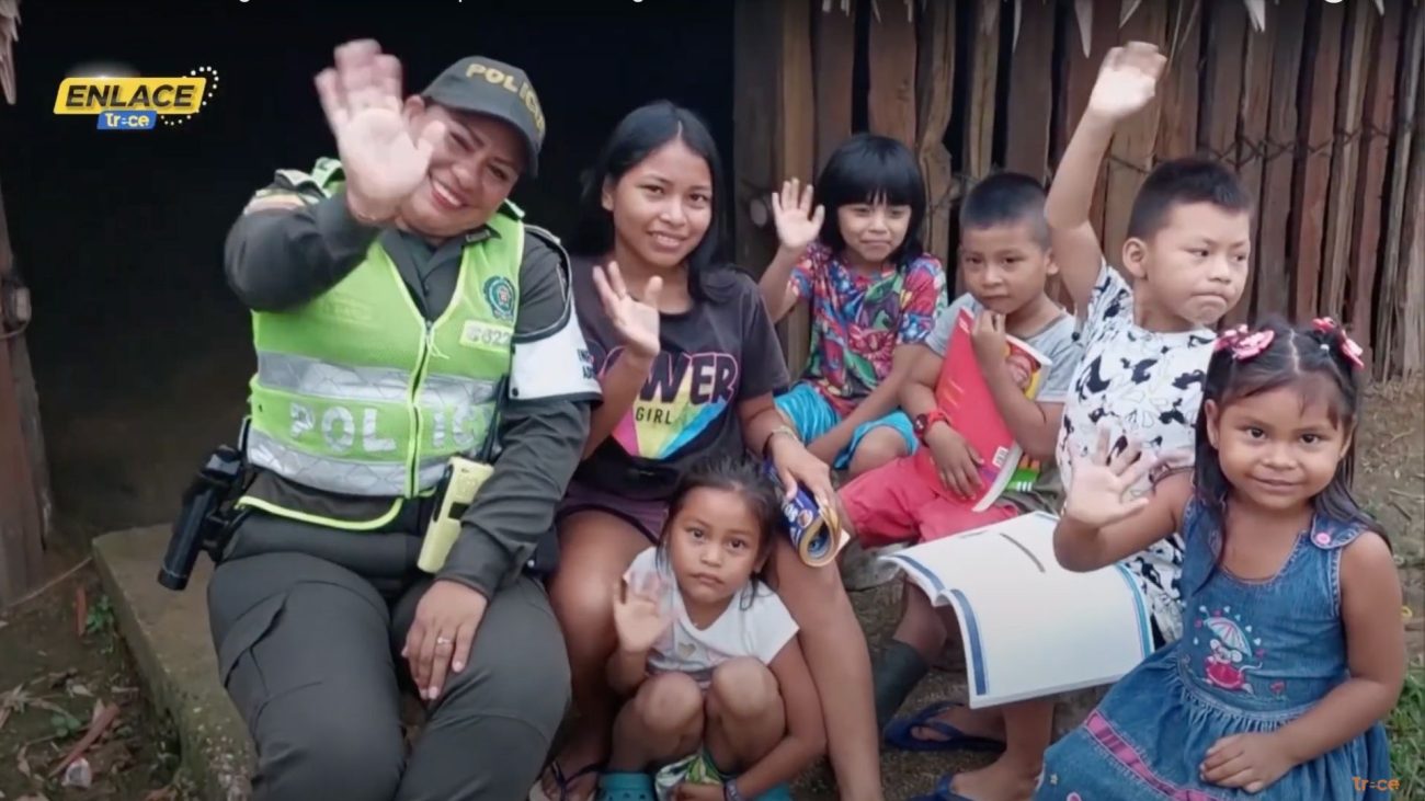Policía Nacional inaugura Bibliomaloka para niños indígenas en Amazonas