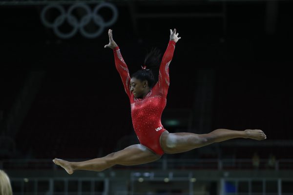 “Tengo que cuidar mi salud mental”: Simone Biles se retira de la final de gimnasia por equipos