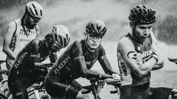 Ojos de escarabajo: 10 afilados fotógrafos colombianos de ciclismo