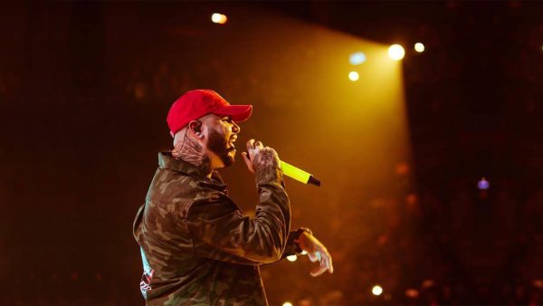 ¿Deberían ofrecer disculpas Farruko y Victor Manuelle por la letra de 'Amarte Duro'?