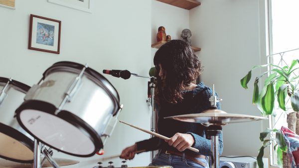 ‘Origen’: las sonoridades del mundo hechas a pulso por Catalina Avila