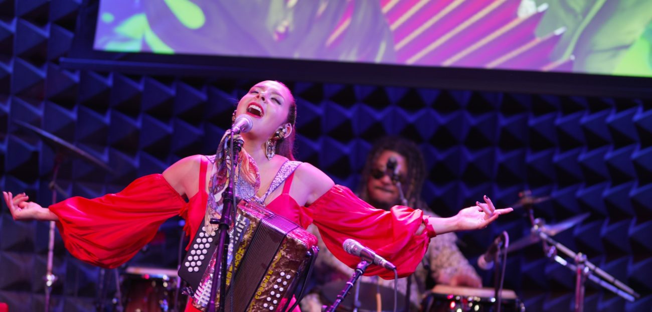 Conoce a la juglar Diana Burco, aprendiz del maestro de la cumbia sabanera Carmelo Torres