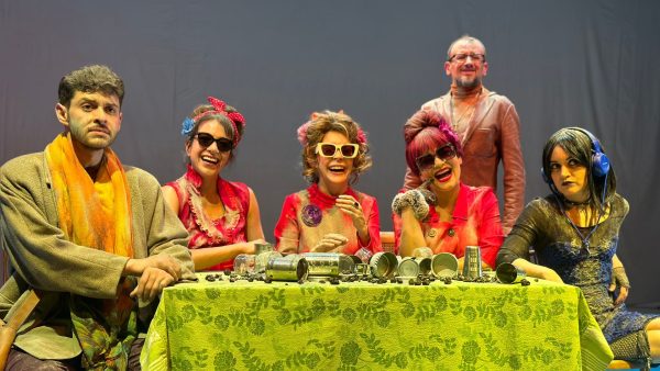 "Una Banda Sonora": El Teatro Petra nos lleva a una distopía urbana en medio de la guerra