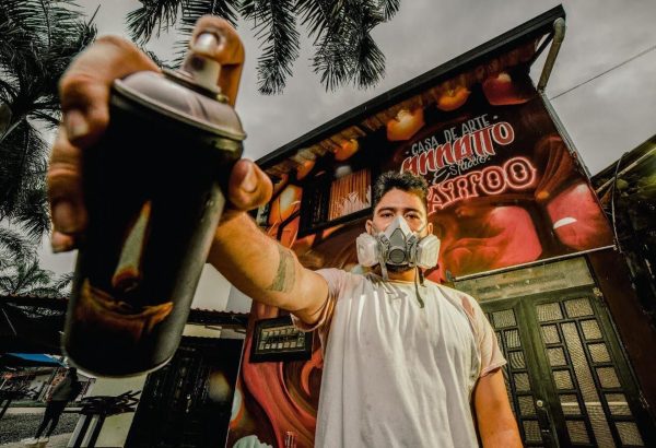 Conoce a Javier Bemz, el muralista guaviarense que ha llenado de color las calles de San José del Guaviare