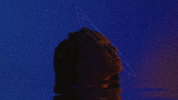 Lafér nos invita a navegar las emociones del amor perdido con su nuevo sencillo "Ojos Azules"