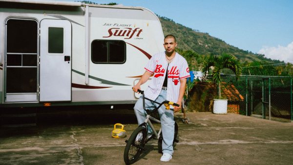 El Encanto de las Mujeres Tóxicas: Una Nueva Perspectiva en la Canción de Juan Palau