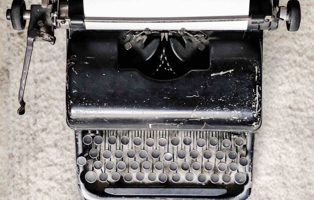 Emilio Ortega, el escritor de 80 años que se volvió famoso por un tweet