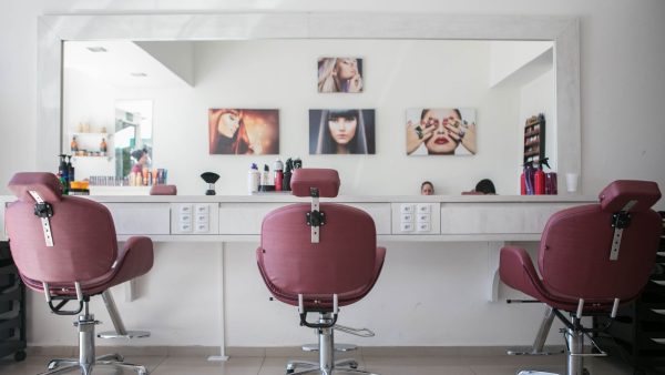 Día del peluquero: ¿quiénes son los estilistas más reconocidos de Colombia?