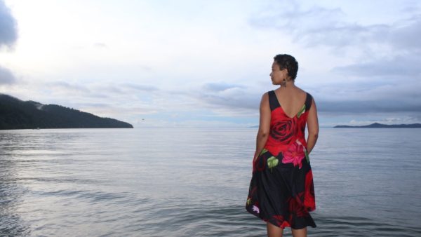 ‘Aguas de estuario’, el Pacífico personal de Velia Vidal