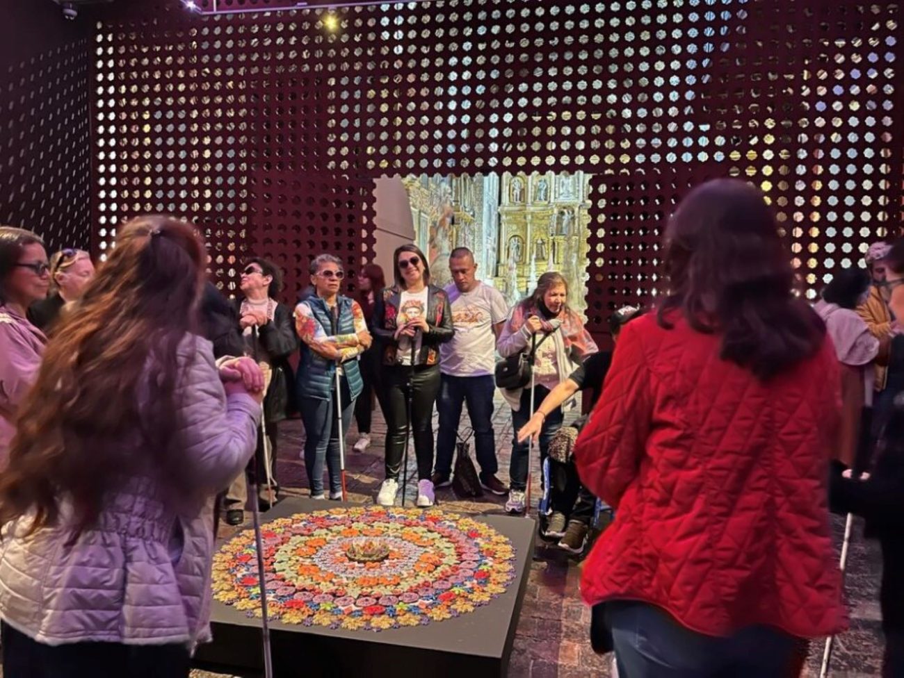 Taller gratuito de cerámica para población con discapacidad visual