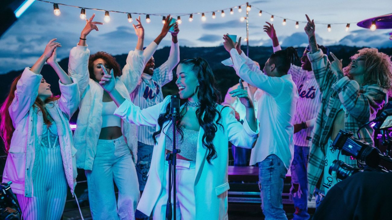 XOFI da la bienvenida al 2024 con “Trukito”, una cumbia con un toque urbano