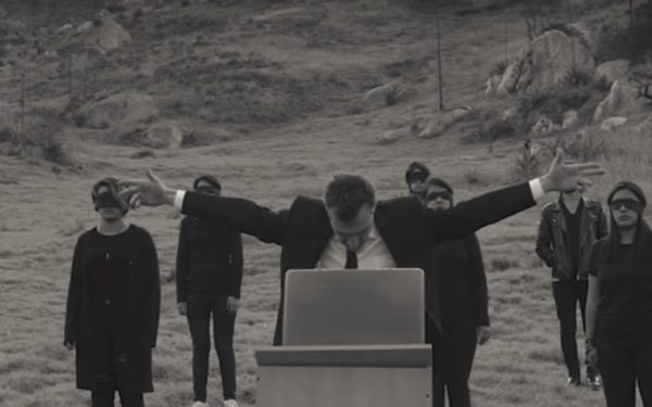 La política, el poder y la desinformación en cinco canciones colombianas