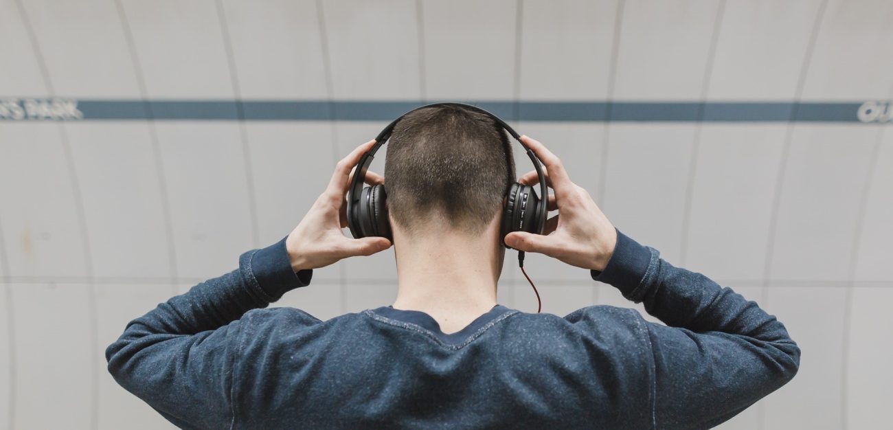 Cómo escuchar videos de YouTube con la pantalla apagada