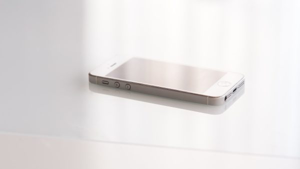 Cómo limpiar y desinfectar tu celular de bacterias y gérmenes