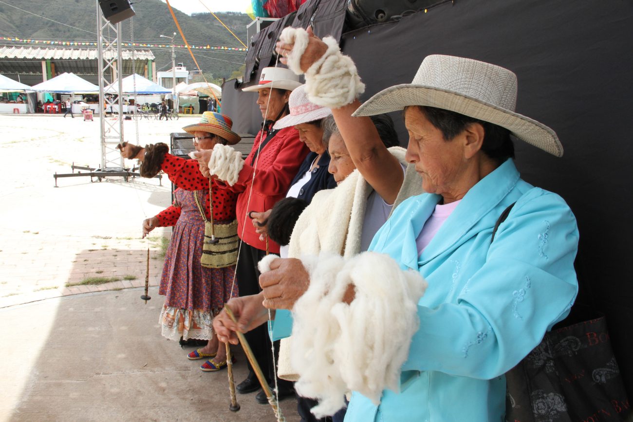 Nobsa celebra el Día Mundial de la Ruana