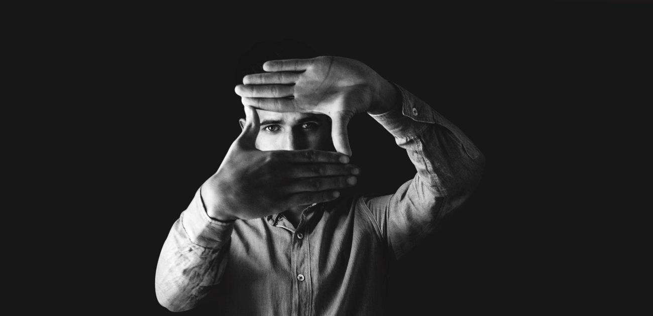 Un guante que interpreta la lengua de señas colombiana