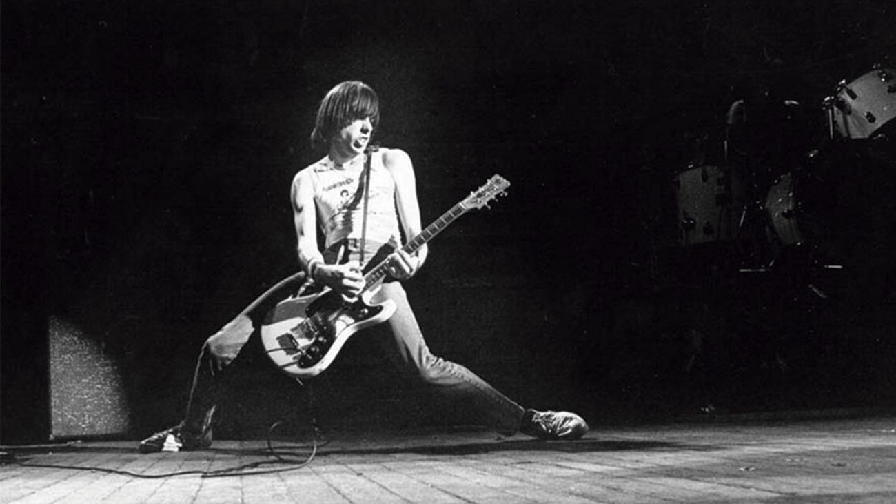 Un día como hoy pero en 1948 nació Johnny Ramone
