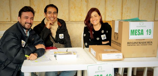 ¿Qué pasa si soy jurado de votación y no puedo asistir?