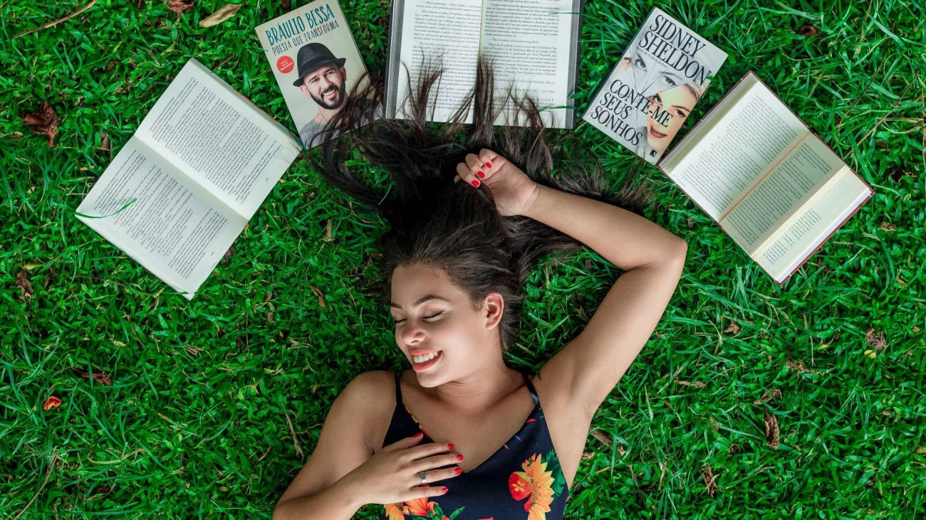 15 cosas raras que hacen los amantes de los libros