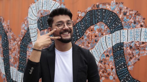 Enseñando la seña con Christian Briceño