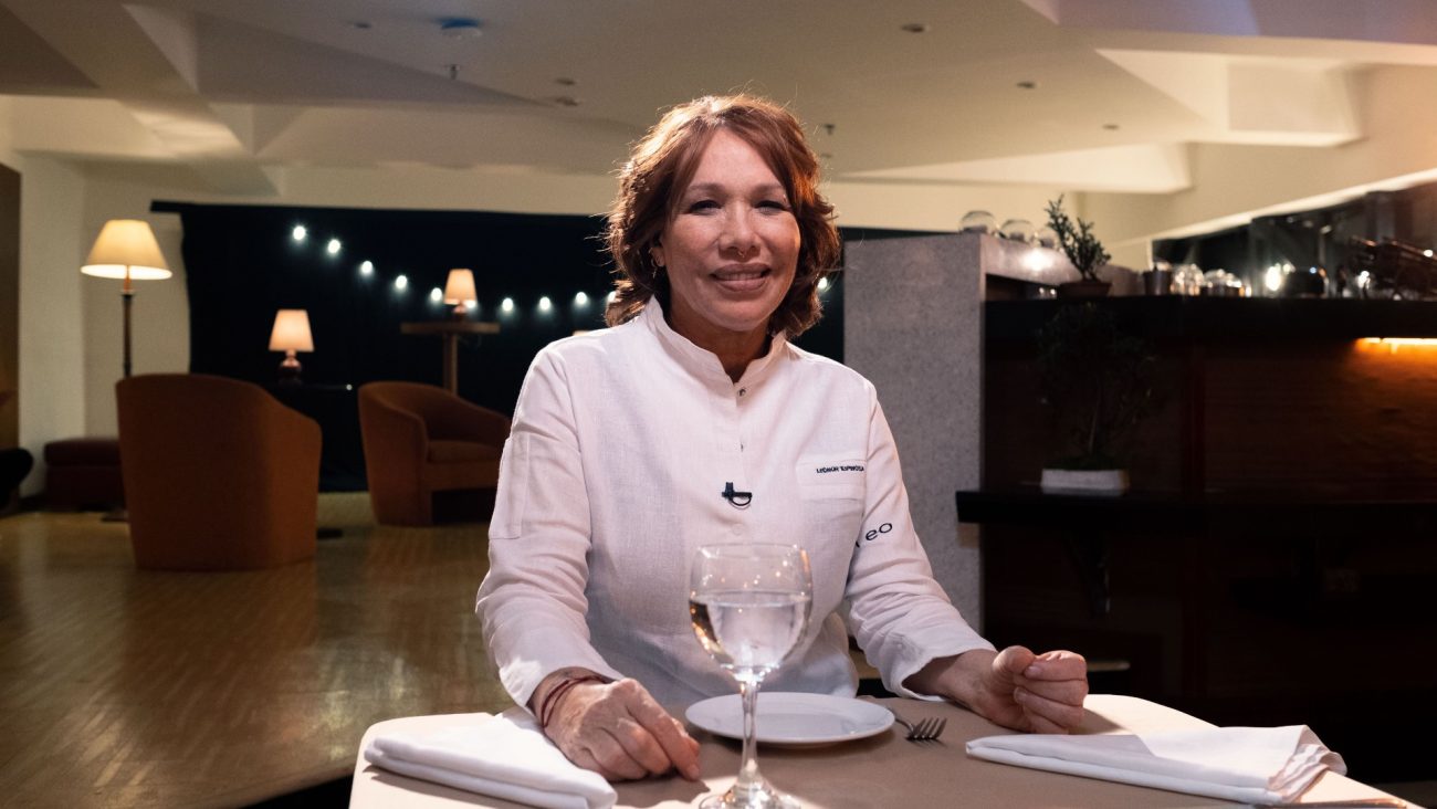 Nos sentamos con Leonor Espinosa, conductora de Mesa para Trece