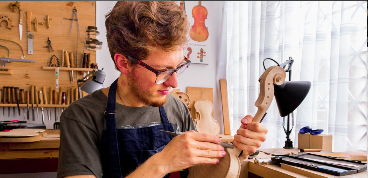 Luthier: médicos y artesanos del sonido