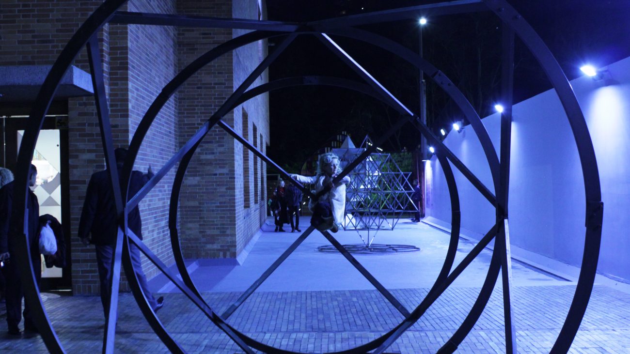 'Estructuras del vacío' de Lydia Azout, en las calles de Bogotá