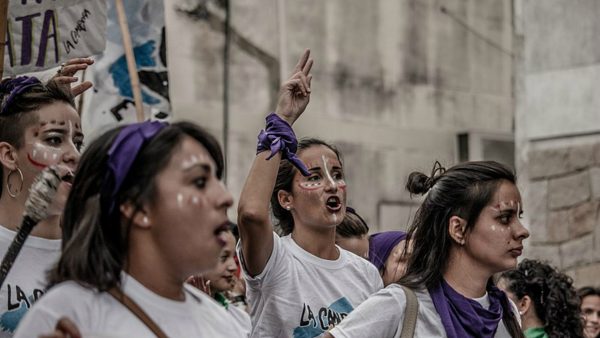 Líneas de denuncia contra el maltrato a las mujeres durante la cuarentena