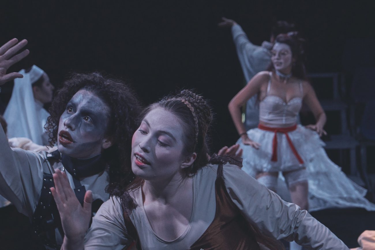 Marat-Sade: El delirio de una pequeña revolución llega al Teatro La Candelaria