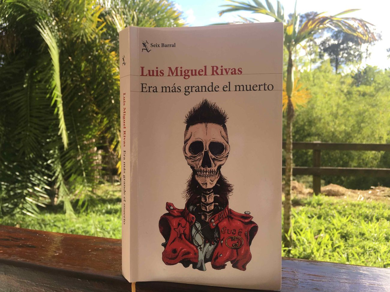 Dahiana Rodríguez y Árbol de Letras reseñan 'Era más grande el muerto'