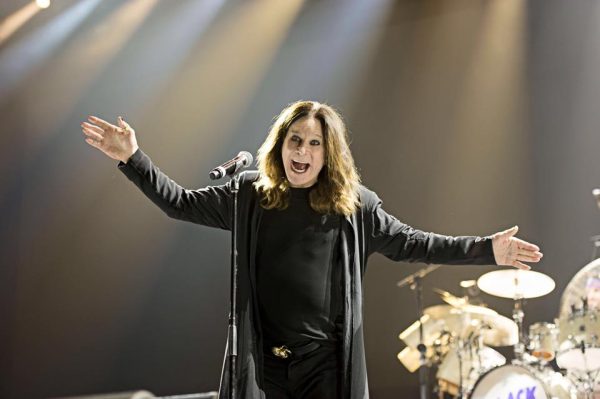Ozzy Osbourne sale de cuidados intensivos
