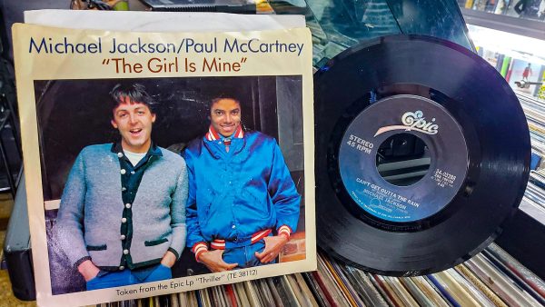 Así se vive el nombre de Paul McCartney en la calle 19 de Bogotá