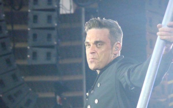 Robbie Williams y Aida Garifullina, las voces que inauguraron el Mundial Rusia 2018