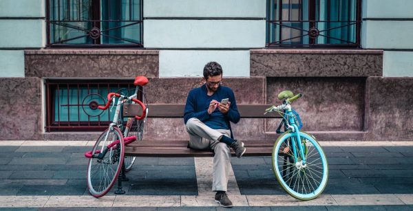 ¿Qué tan adicto eres al celular? Prueba con este test