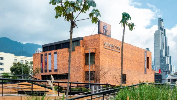 El MAMBO presenta un diálogo entre el sueño y la realidad del modernismo latinoamericano