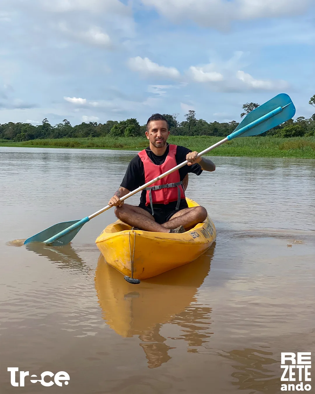Kayak en los lagos de Leticia, Amazonas.