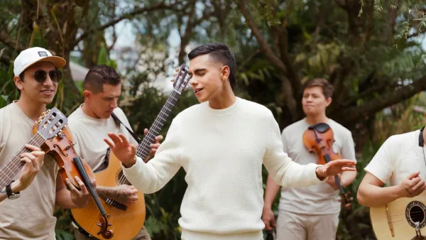 Nico Hernández presenta "Mil Vidas", su nuevo himno al amor