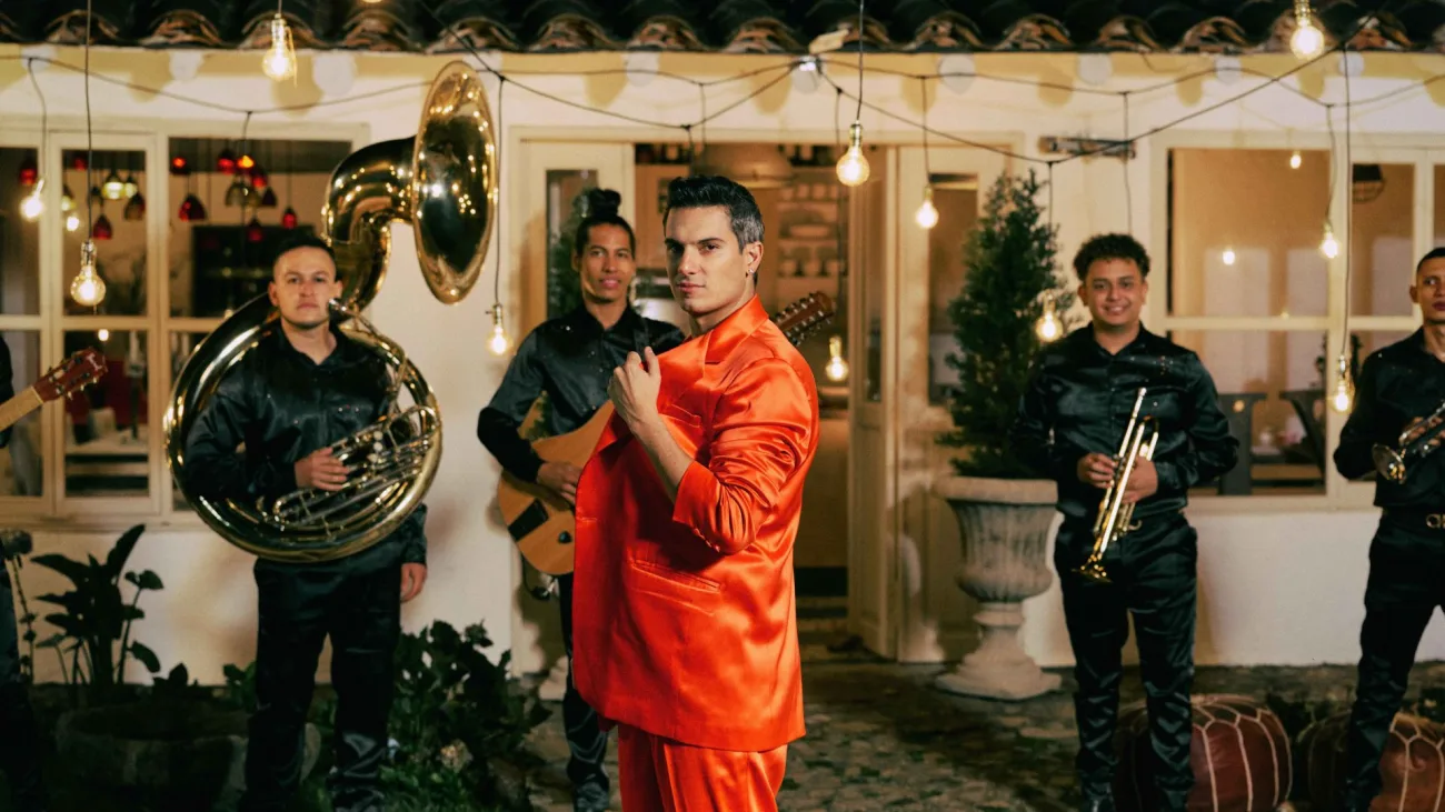 Pipe Bueno estrena "Cosas que nunca pensé que haría", un himno al amor