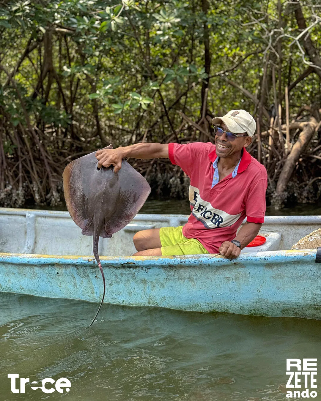 Pescador en los manglares de San Antero, Córdoba.