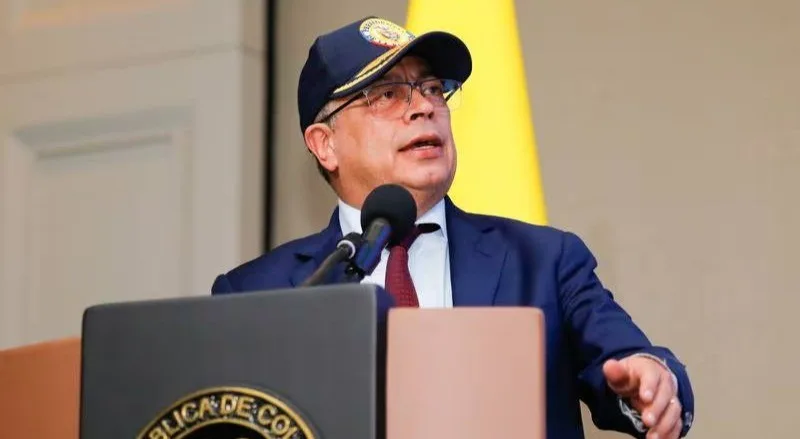 Petro agua día civico