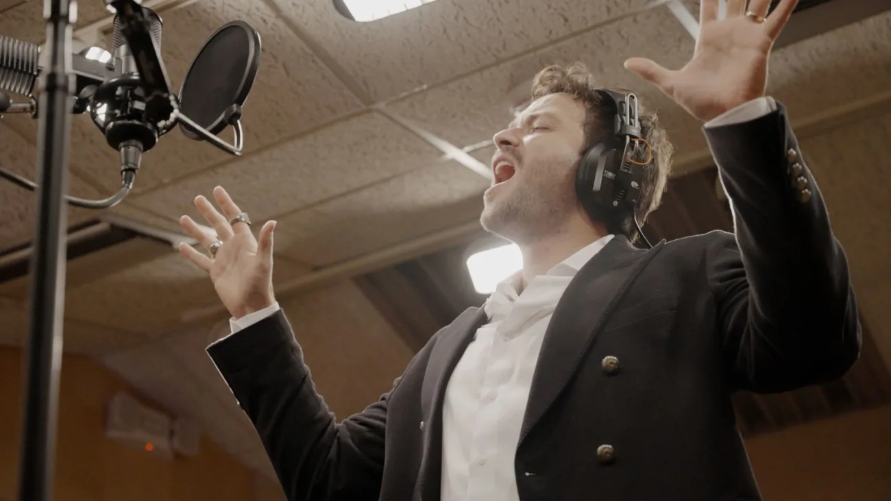 Gusi se Une a Grandes Estrellas en el Himno Oficial de la Leagues Cup 2024